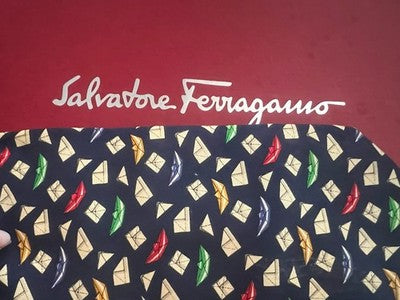 🔴 SALVATORE FERRAGAMO cravatta seta 100% barchette origami blu fantasia