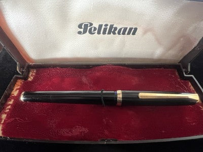 Pelikan Stift Füllfederhalter Schwarz Patrone Zierleisten Hautzange Gold F