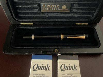 PARKER Pluma Estilográfica Duofold International Negra Oro 18K 750 M Estuche