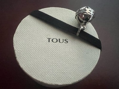 🔴 TOUS Box-Ring-Ohrringe mit Gummizug und Rassel Nr. 91