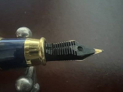 ADDEX Pluma Stilográfica Mini DIVA Laca Azul Con Tapa Golden Punta De Iridio 