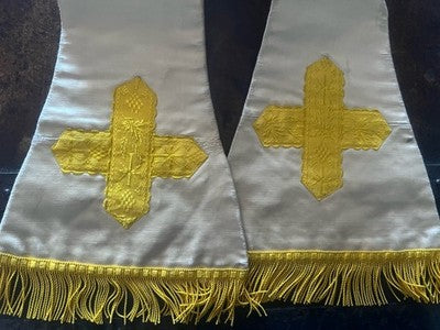 🔴 Stola liturgica bianca con croci dorate e frange vintage