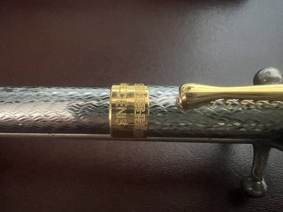 André Denis Stylo-Plume Sphère Guilloché Profils Doré Bordeaux Élégant Vintag