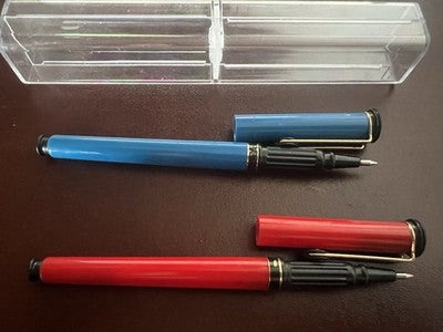 PIERRE CARDIN Stylo À Bille Rouge und Bleu Bobst Capuchon À Cliquet Vintage 