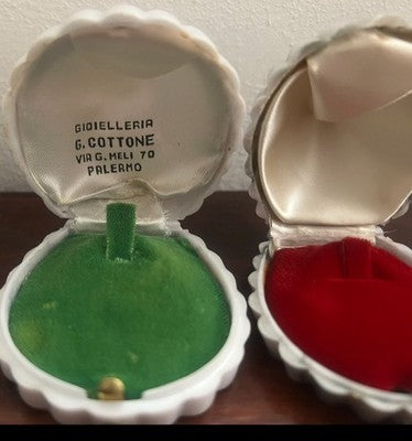 Cases Rings Celluloid Seashells Closing Button Green Red Vintage '50