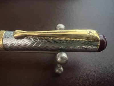 André Denis Stylo-Plume Sphère Guilloché Profils Doré Bordeaux Élégant Vintag