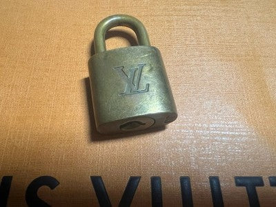🔴 LOUIS VUITTON lucchetto originale dorato n 313 senza chiave da chiedere