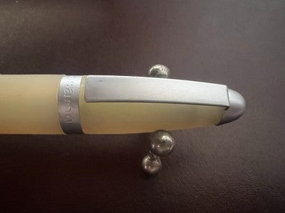 🔴 OSAMA Kugelschreiber, weicher Korpus, Seideneffekt, Chromprofile, Vintage-Schreibstil 