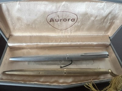 Stylo AURORA 98 Chrom und Gold mit neu geschriebenen 2 Stylos 