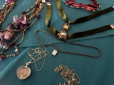 Necklaces Vintage Costume Jewelry Pendants Pearls Velvet Chains Years ’70 /’