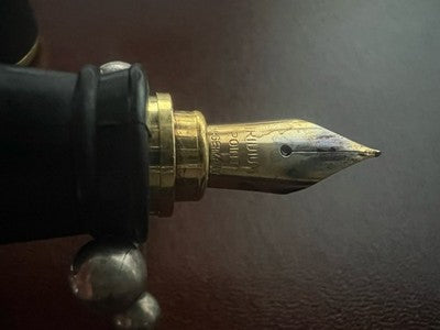 🔴 QESSI short fat roll fountain pen black with gold trim and EF nib 