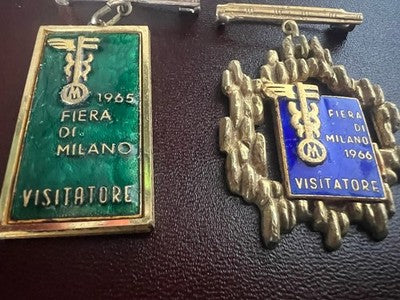 🔴 Spille FIERA DI MILANO 1965–66 VISITATORE originali numerate smalti vintage