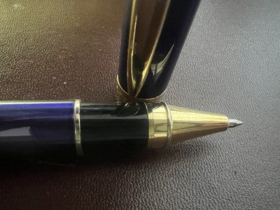 Montefiore Stylo-Plume in Bille Roller Blue mit goldener Oberfläche in Capuche Snap 