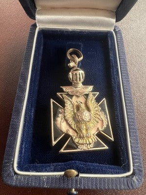 Kreuzanhänger der Freimaurer, vergoldet, Adler der Bruderschaft, antik 