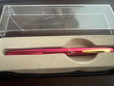Ohto Stylo-Plume Sphère Roller Laque Rouge Et Profils Doré Écrit