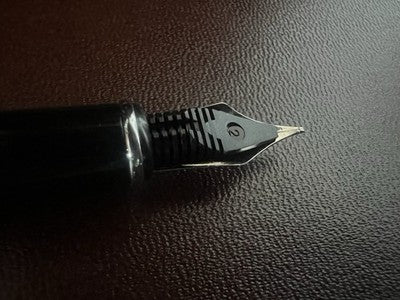 Niji Stylo-Plume Stylo à Plume Laque Noire Profiles Chrome Iridium 2 Trousse 