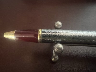 ANDRÉ DENIS Guillochierter Stift mit Perfiles Dorados Burdeos Eleganter Vintage 