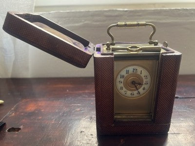 🔴 Antike französische Reiseuhr mit Handaufzug, Capuchin, 19. Jahrhundert