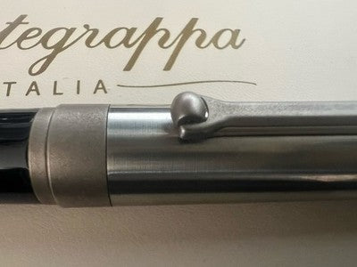 🔴 MONTEGRAPPA penna sfera Parola Slim acciaio satinato e resina nera sfera NOS