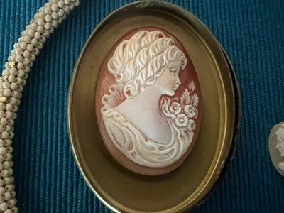 Halsketten, Modeschmuck, Kameen, Anhänger, Ketten und Perlen, Vintage-Jahre '70er Jahre' 