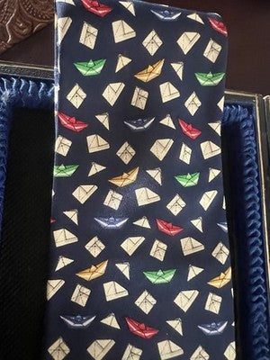 🔴 SALVATORE FERRAGAMO cravatta seta 100% barchette origami blu fantasia