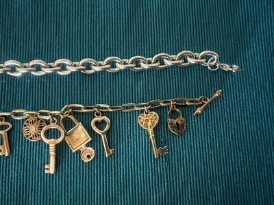 Bracelets Costume Jewelry With Charms And Pendants Vintage N.6