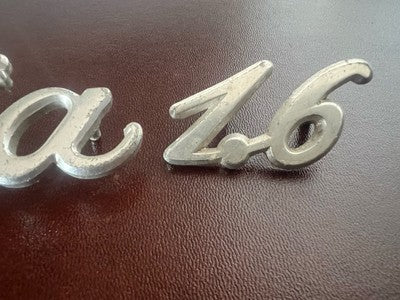 🔴 ALFETTA 1.6 stemma auto emblema scritta logo targhetta metallo ORIGINALE