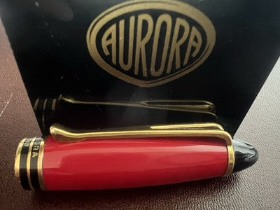 Aurora Capuche Stylo-Plume Stylo à Plume Sphère Ipsilon Rouge Profils Or Snap 