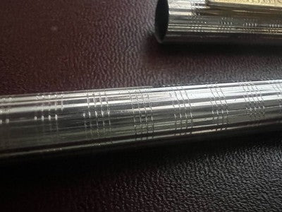 🔴 HARRISON Metallkugelschreiber mit graviertem Goldclip und passendem Federmäppchen 