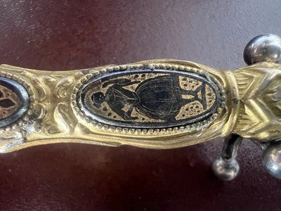 🔴 Penna sfera metallo dorato bassorilievi miniature smaltate antica RARA 1800