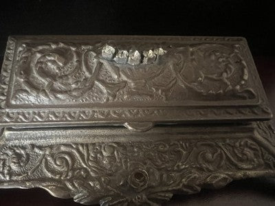 Pocket Staples Or Nibs - Desk Bronze Trimming Floral Vintage