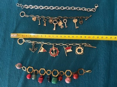 Bracelets Bijoux de Fantaisie Avec Charms Et Pendentifs Vintage N.6