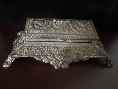 Pocket Staples Or Nibs - Desk Bronze Trimming Floral Vintage