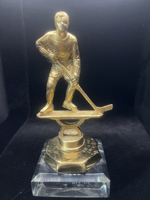 OKEY Player Mascot Car Badge With Vintage Stand In Gold Metal