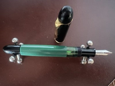 PELIKAN Füllfederhalter 120 Grün Schwarz Kolben Sichtfenster Feder M Scri 