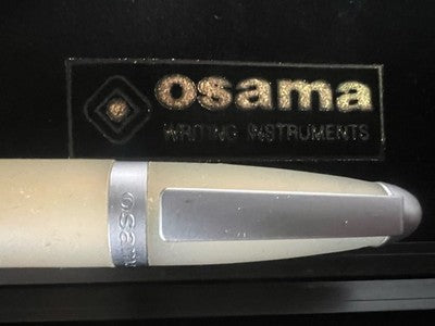 🔴 OSAMA Kugelschreiber, weicher Korpus, Seideneffekt, Chromprofile, Vintage-Schreibstil 