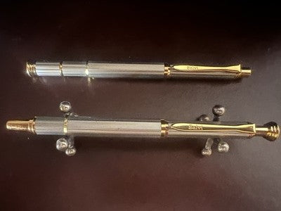 Bolígrafo Y Roller SALVI Metal Con Acabado Efecto Titanio Dorado Set