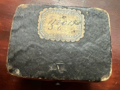 🔴 Nummerierte Ohrringbox, Stoffetui, antiker Verschluss, 1920 