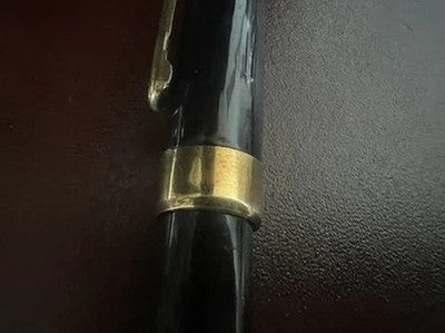 Pluma Estilográfica De Celuloide Negra Con Botón Fondo Plumín F Vintage 40