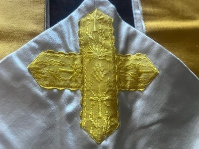 🔴 Stola liturgica bianca con croci dorate e frange vintage