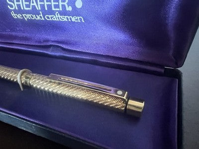 Sheaffer Federmäppchen mit Kugelform, vergoldet, mit Meißelprägung, Vintage-Motiv 