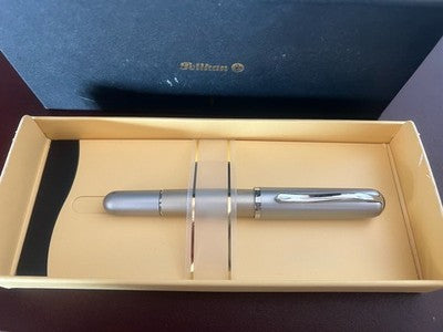 Pelikan Stylo-Plume Stylo à Plume Epoch P360 Aluminium Titane A Cartouche M