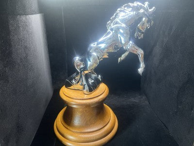 Ford MUSTANG Metal Horse Galloping Mascot Badge Vintage Trophy H 27