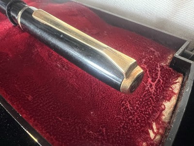 Pelikan Stift Füllfederhalter Schwarz Patrone Zierleisten Hautzange Gold F