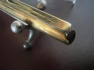 Aurora Stylo-Plume Sphère 98 Résine Noire Capuche Métal Doré Écrit Vintage A