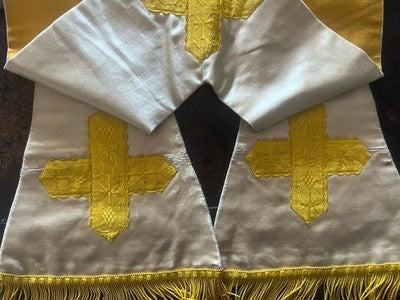 🔴 Stola liturgica bianca con croci dorate e frange vintage