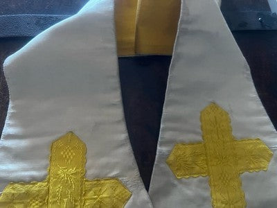 🔴 Stola liturgica bianca con croci dorate e frange vintage