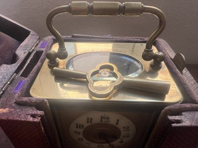 🔴 Antike französische Reiseuhr mit Handaufzug, Capuchin, 19. Jahrhundert