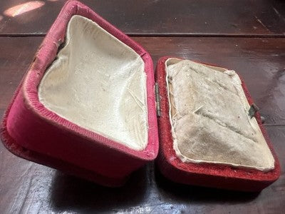 🔴 Red fabric earring box with antique clasp from 1920 