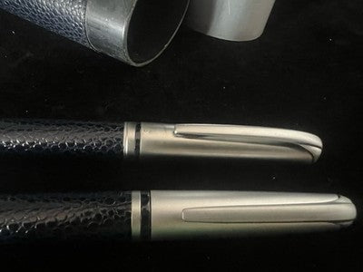 🔴 Penna stilografica cartuccia e sfera lacca cromata e pelle blu vintage NOS